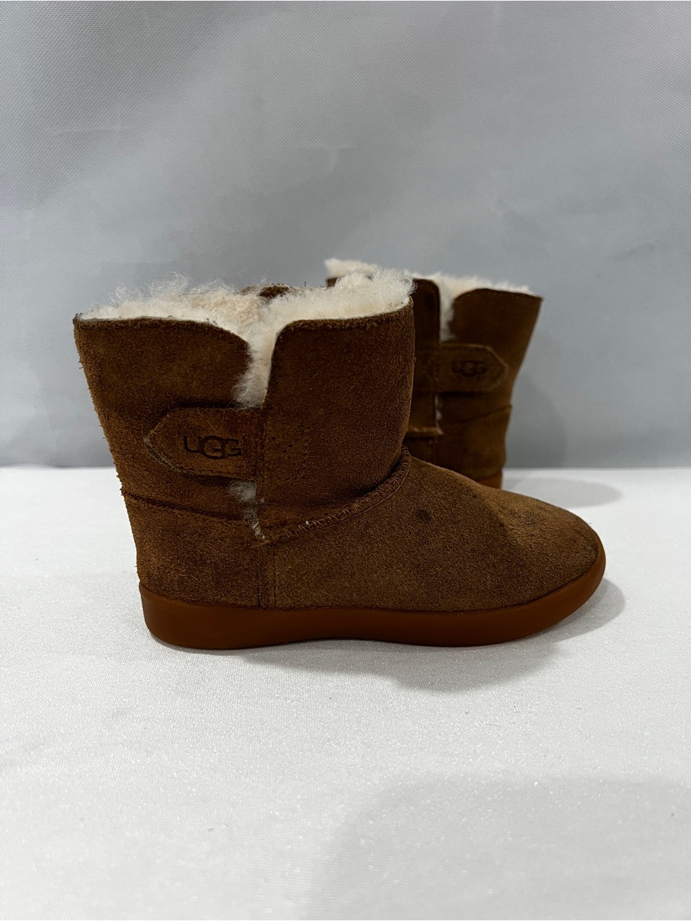 UGG Kids Keelan Boots Size 9 Brown WOOL blend Lining